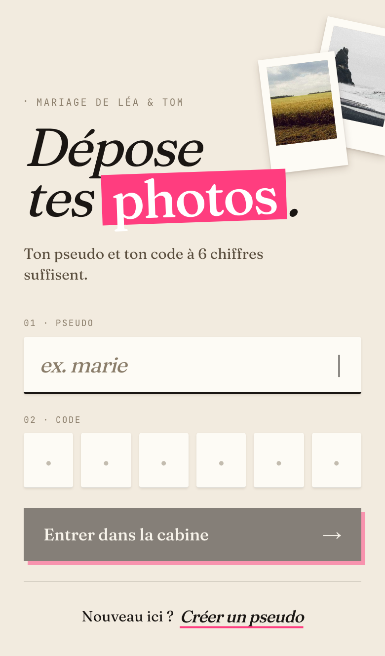 Écran d'entrée d'un invité sur téléphone : nom de l'univers « Mariage de Léa & Tom », champ pseudo et code à 6 chiffres
